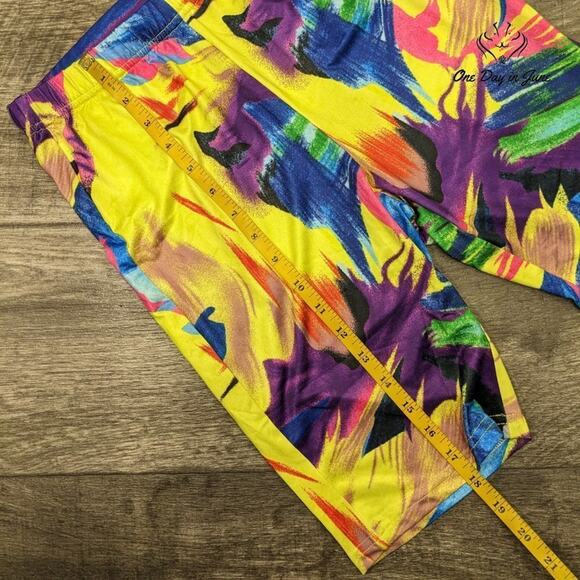 Amzbrly Colorful Abstract Stretchy Shorts Size XS - Picture 3 of 4